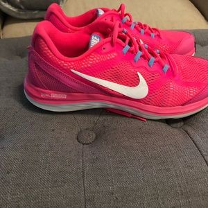 Women’s Nike sneakers